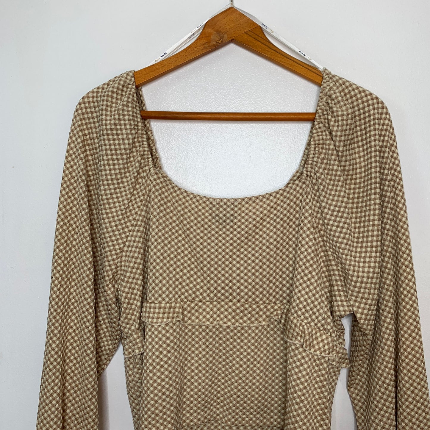Arula tan gingham print long sleeve cropped top SZ 1X