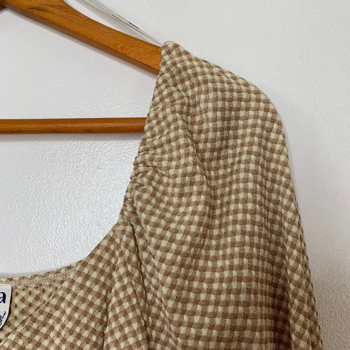 Arula tan gingham print long sleeve cropped top SZ 1X