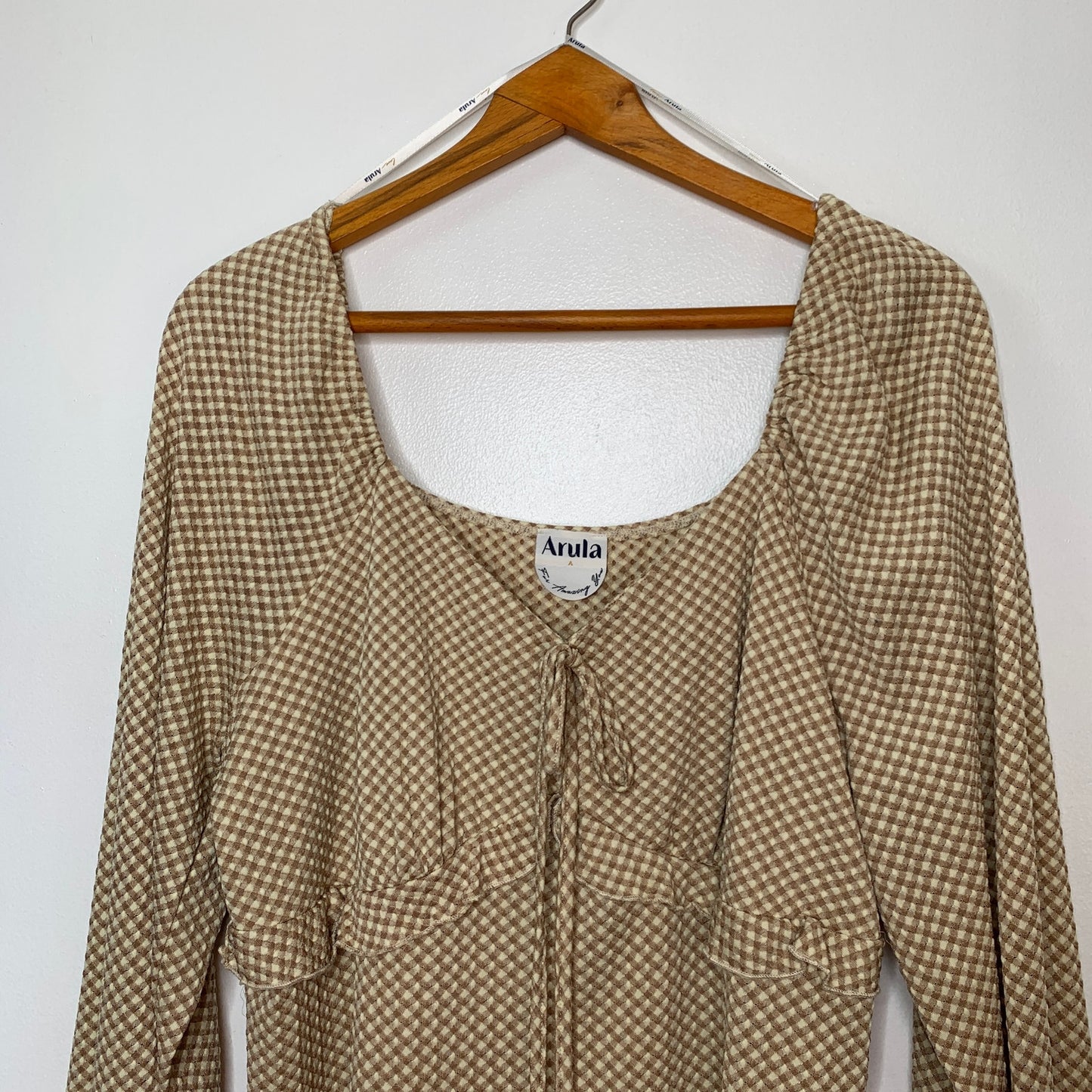 Arula tan gingham print long sleeve cropped top SZ 1X