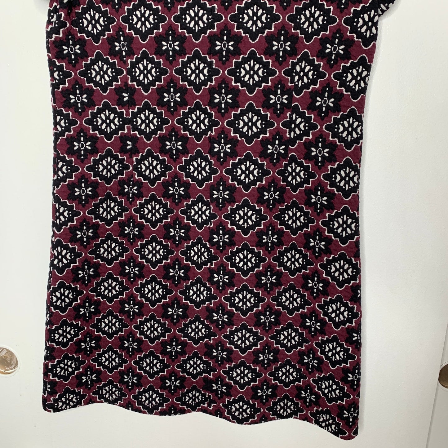 Loft maroon geometric floral pattern quilted jacquard mini dress SZ S