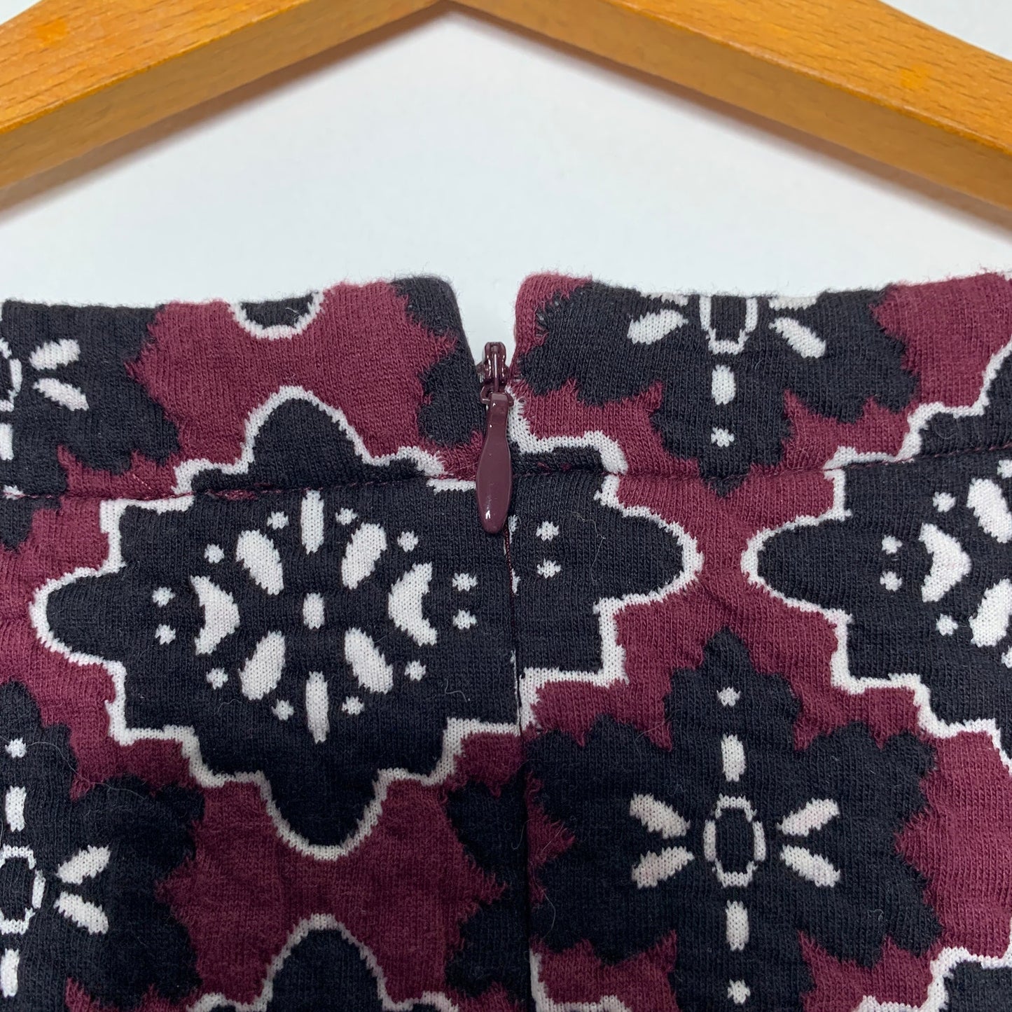Loft maroon geometric floral pattern quilted jacquard mini dress SZ S