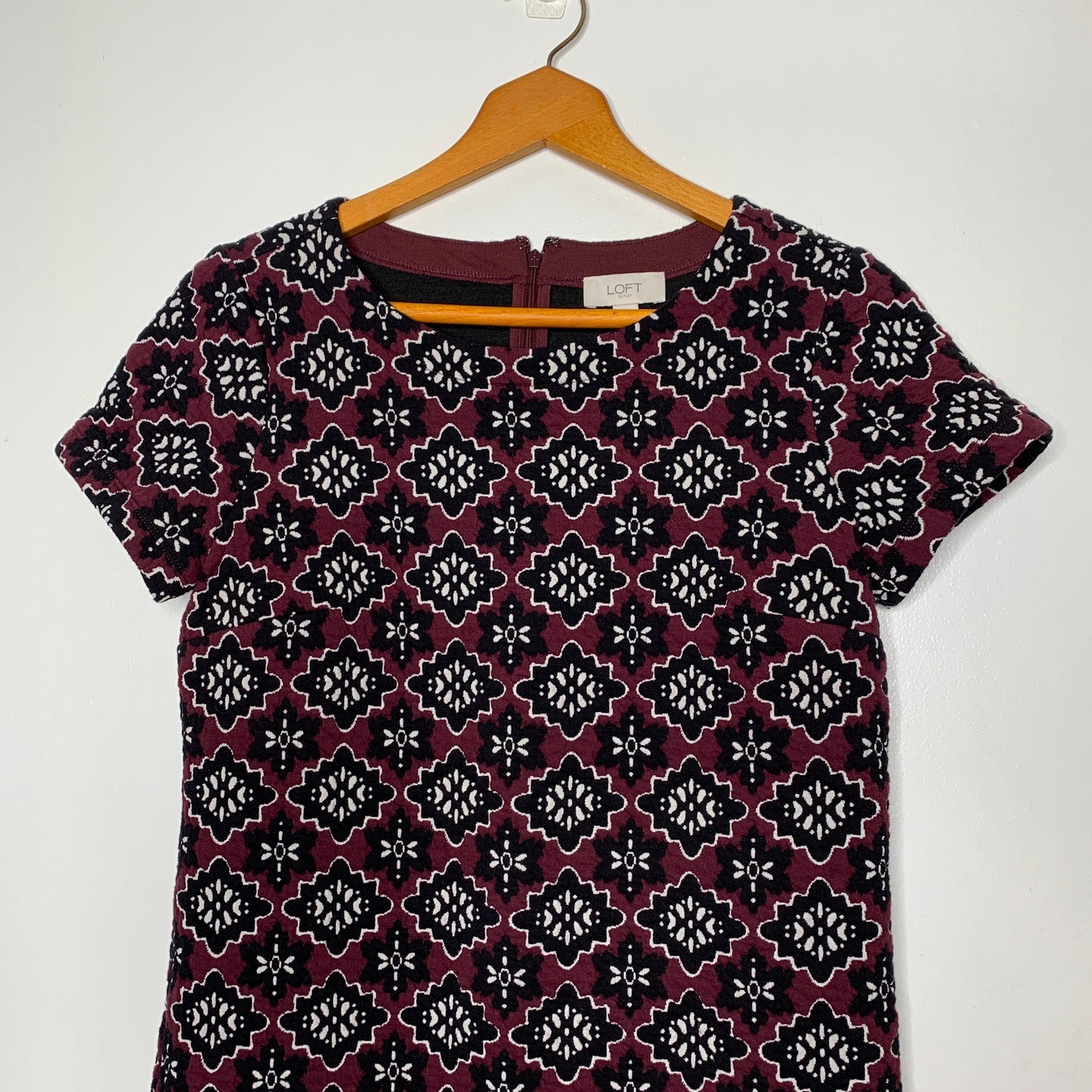 Loft maroon geometric floral pattern quilted jacquard mini dress SZ S
