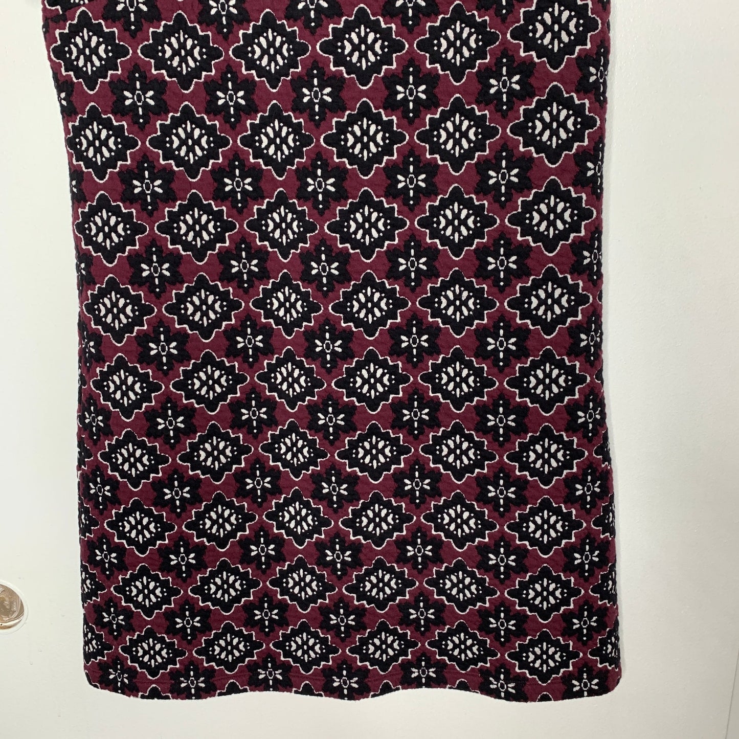 Loft maroon geometric floral pattern quilted jacquard mini dress SZ S
